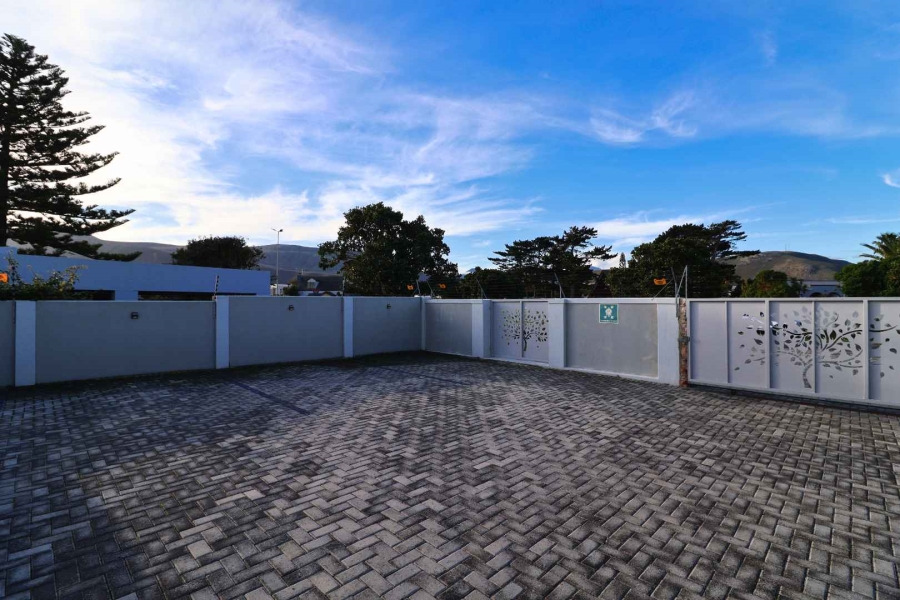 7 Bedroom Property for Sale in Sandbaai Western Cape